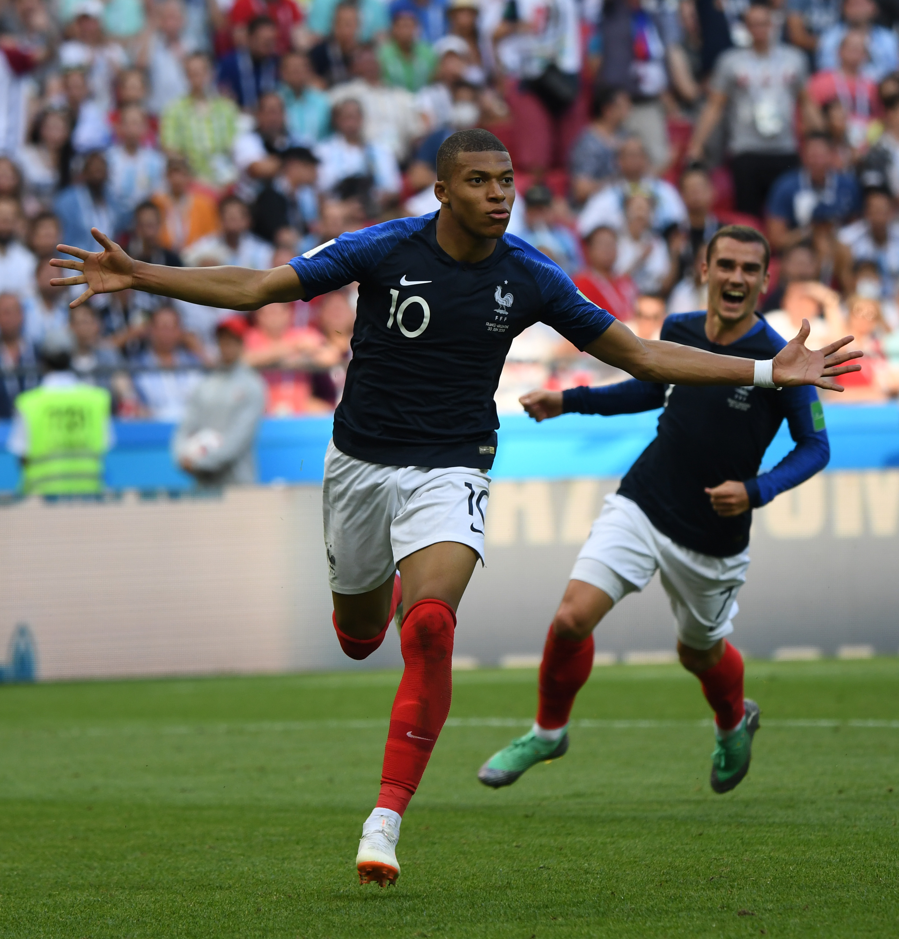 伤愈复出，卡瓦尼时隔两个月再次代表博卡出场并打进一粒点球（复出即破门：卡瓦尼两月后重返博卡并点射建功）