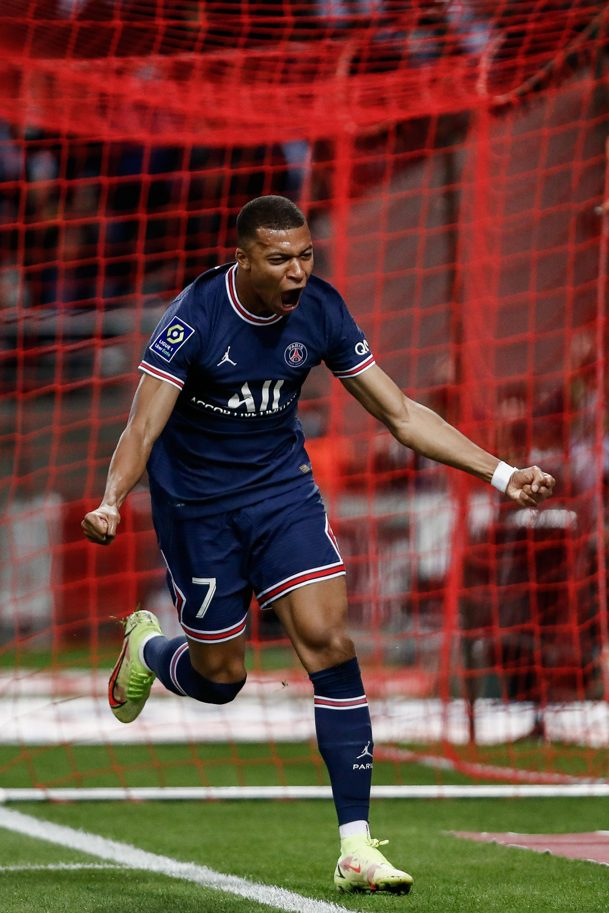 球迷：请你继续保持这个火力！（球迷：请继续火力全开！）