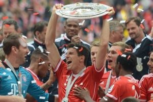 悲喜夜：拜仁造5-0惨案，阿森纳18场不败终结，保级队绝平利物浦（冰火之夜：拜仁5-0横扫，阿森纳18场不败告终，保级队绝平利物浦）