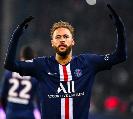 奥纳纳想回曼联遭拒绝，明夏或2000万转会沙特！要求加薪原因曝光（奥纳纳回归曼联无望：明夏或2000万转投沙特，加薪诉求缘由曝光）