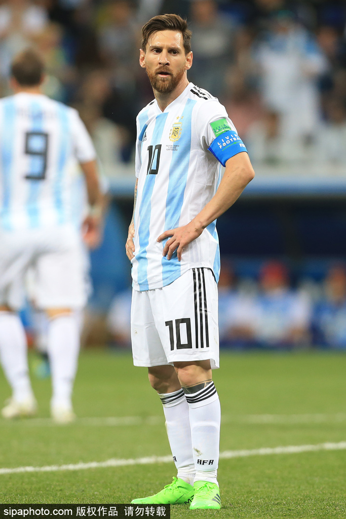 荷媒：阿贾克斯将与小克鲁伊夫会面，他是贾府新任总监候选人（荷媒：阿贾克斯将会见小克鲁伊夫，后者为新任总监人选）