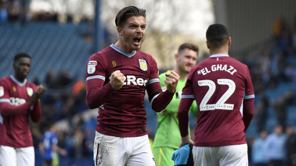 后卫关键拦截，守住关键领先（后卫致命抢断，稳住领先优势）