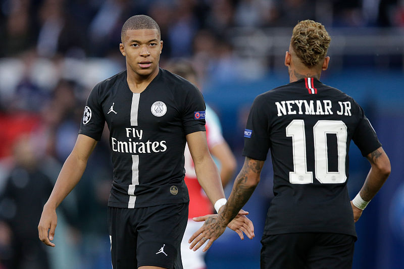 苗原透露徐新成云南中场头号目标，谈判进度达80%（苗原称云南将徐新视为中场引援首选，谈判已推进至八成）