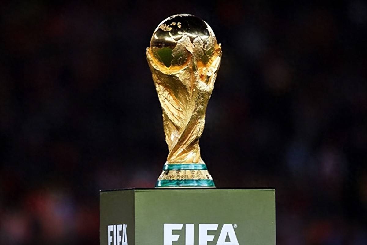 范德萨：经常和基耶利尼讨论尤文；希望库普再次证明自己价值（范德萨：常与基耶利尼谈论尤文，希望库普再度证明自身价值）