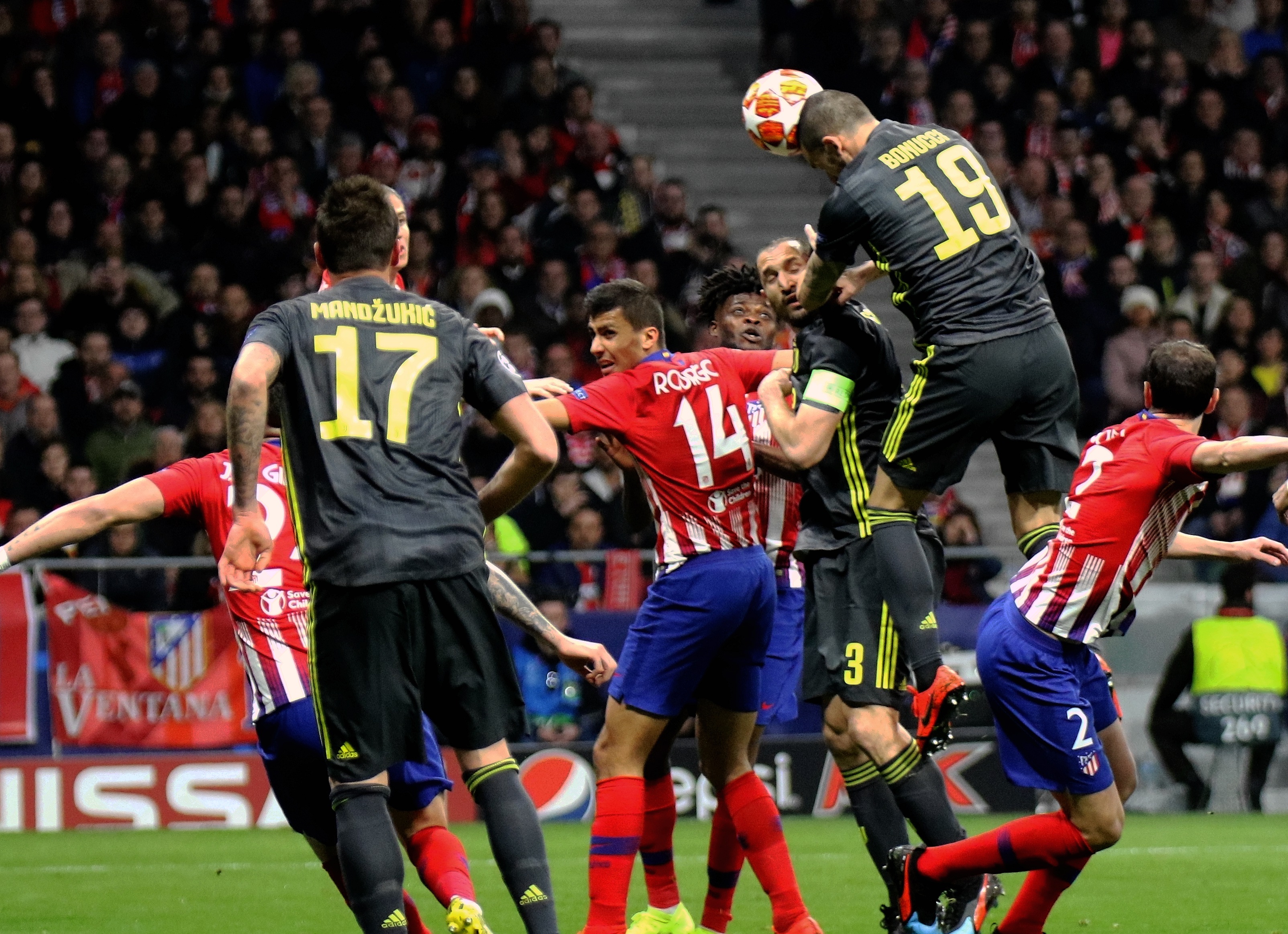 前教练：库普梅纳斯能很好地适应三中卫，斯帕莱蒂非常了解他（前任教头：库普梅纳斯契合三后卫体系，斯帕莱蒂对其了如指掌）