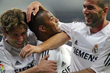 首尔外援后卫亚赞：能够限制住费利佩并不是我一个人的功劳（首尔外援后卫亚赞：遏制费利佩是团队努力，并非我一人之功）