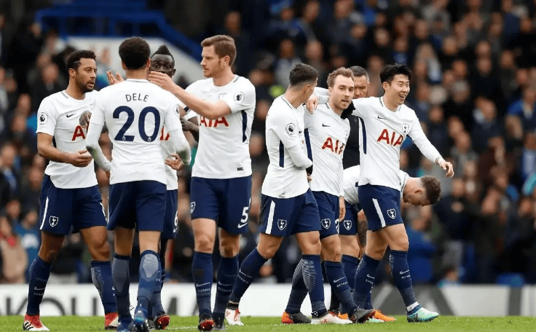 海斯：我感觉这支球队有很多的兄弟情谊，所有人都想保护彼此（海斯：球队充满兄弟情，人人都想互相守护）